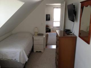 Beach Badges, Wifi, Outdoor Shower, Deck,ocean Side Duplex In Brighton Beach - 3