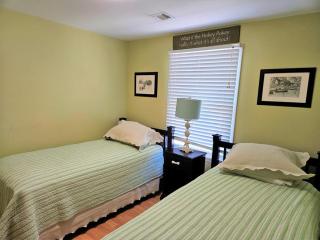 Brant Beach - Lovely, 2Nd Floor Duplex, Only 3 Houses From The Beach With Great Oceanviews From Both The Livdin Area And The Deck No Smoking, And - 3