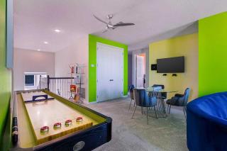 Luxe Villa Near Parks with Wizard BR, Theater, Arcade - Kissimmee - 4