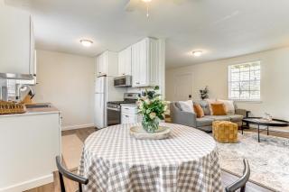 4 Mi to Dtwn Dog-Friendly Fayetteville Home - 3