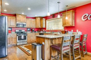 Less Than 1 Mi to Brian Head Resort Spacious Cabin! - Brian Head - 2