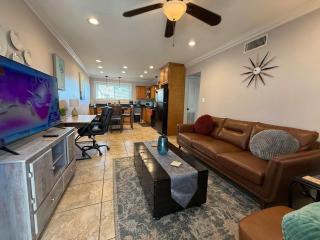 2 br with Pool & washer dryer - 6