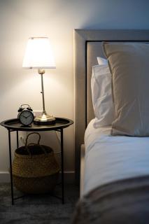 Luxury Apartment Near City Airport - with gym and free parking Sleeps 8 - 3