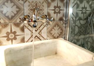 OneStep in Athens by Oinapothiki Taverna! - 2