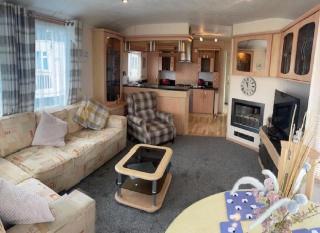 Lovely Caravan With Decking At Breydon Water In Norfolk Ref 10027Rp - Belton - 3