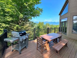 C13 Beautiful Bretton Woods ski in ski out townhouse Pool gym passes - 8
