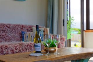 Classic Charm Sea & Mountain Views - 1