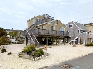 Bay Block, Wifi, Deck, Outdoor Shower, Beach Badges, Bay Views, Bay Side Raised Ranch With Bay Views In Peahala Park 14019 - Peahala Park - 0