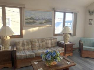 Bay Block, Wifi, Deck, Outdoor Shower, Beach Badges, Bay Views, Bay Side Raised Ranch With Bay Views In Peahala Park 14019 - Peahala Park - 3