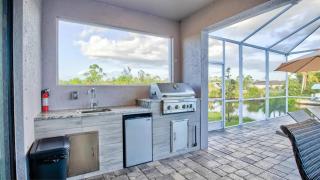 Upscale And Comfortable! Enjoy Views From The Pool - Cape Coral - 1