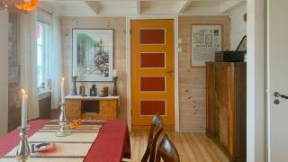 Traditional House With Personal Decor - - 6