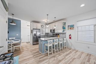 Sale! Book 2 Nights Get 3rd for 1 dollar Modern 4 Bedroom Near Beach - 2