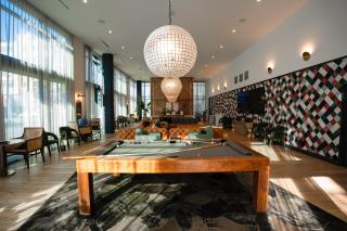 Heart of North Hollywood 2 bed Apt FREE parking, hot tub, pool, gym - 2