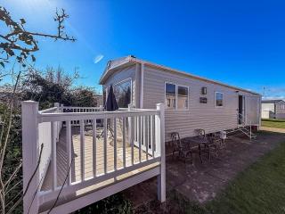 Lovely 6 Berth Caravan Close To The Beach In Suffolk Ref 68030Bs - Lowestoft - 2