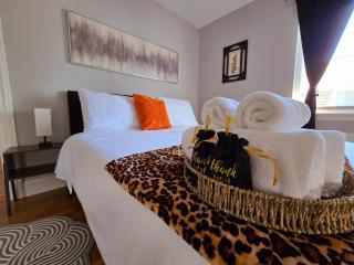 Charming Stay - Perfect for Groups, FREE Parking, 3 Beds - 6