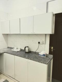 Luxurious Furnished Studio Exceptional Location - 3