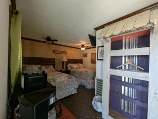 Squaw Valley Motel Room 7 - 6
