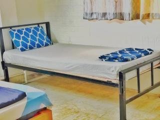 Zion Backpackers Hostel - Guwahati - 9