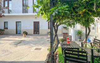 Stunning Apartment In Bosconero - - 9