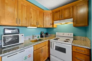 Royal Kuhio 1710 - Spacious Studio with Stunning Ocean City Views in the Heart of Waikiki! - Honolulu - 1