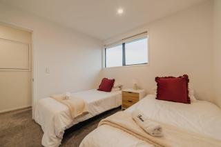 Cozy 2Bedroom - Kitchen Yard Central Location - 6