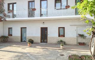 Stunning Apartment In Bosconero - - 4