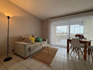 Appartement avec Terrasse Proche Plage et Parking Gratuit - FR-1-239-955 - Urrugne - 0
