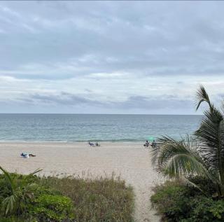 Serenity by the Sea: Stunning Beachfront Studio - Pompano Beach - 9