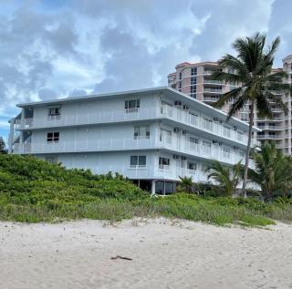 Serenity by the Sea: Stunning Beachfront Studio - Pompano Beach - 8
