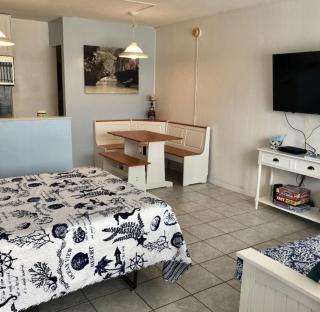 Serenity by the Sea: Stunning Beachfront Studio - Pompano Beach - 4