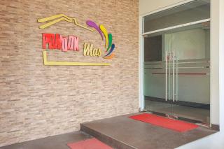 Urbanview Hotel Pondok Mas Cirebon By RedDoorz - Cirebon - 3