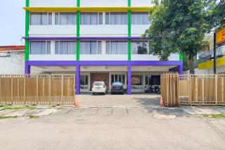 Urbanview Hotel Pondok Mas Cirebon By RedDoorz - Cirebon - 7