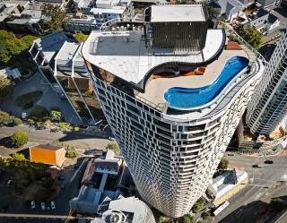 Resort-Style Living by the River - Brisbane - 2