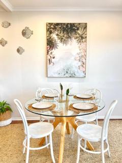 'SEAVIEW' - Stunning Coastal Views, Opposite Shaws Bay, Pet Friendly, Sleeps 4 - East Ballina - 8