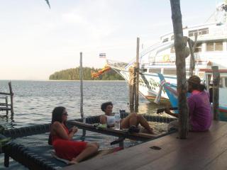 Peacock Hostel - Koh Lanta - 4
