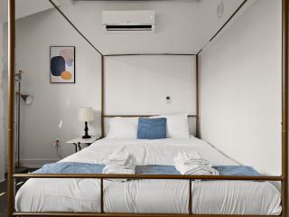 CozySuites NLG w pool bowling alley sauna #27 - Minneapolis - 4