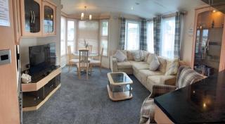 Lovely Caravan With Decking At Breydon Water In Norfolk Ref 10027Rp - Belton - 2