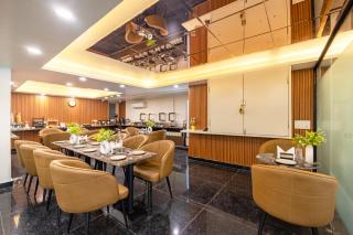 Saltstayz Premier - Paschim Vihar - New Delhi - 4