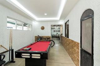 Modern 4BR House with Billiards,KTV,WIFI,Netflix-10mins from Robinson Mall - Manila - 7