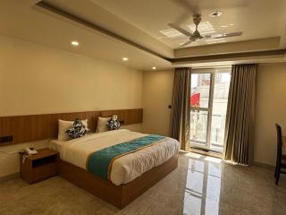 Hotel urban oasis Near Millennium City Centre Metro station I Gurgaon - Gurgaon - 8