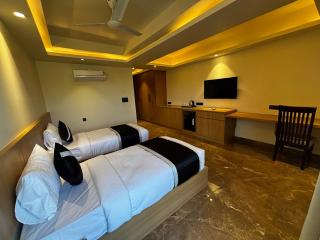 Hotel urban oasis Near Millennium City Centre Metro station I Gurgaon - Gurgaon - 4