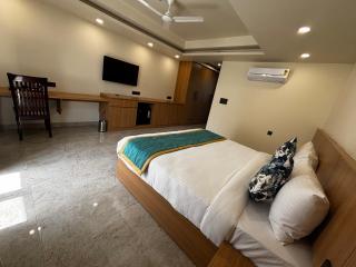 Hotel urban oasis Near Millennium City Centre Metro station I Gurgaon - Gurgaon - 9
