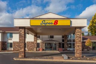 Super 8 by Wyndham Wausau - 9