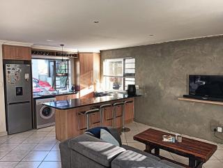3 Bedroom home in Jbay Central, 800m from beach - Jeffreysbaai - 2