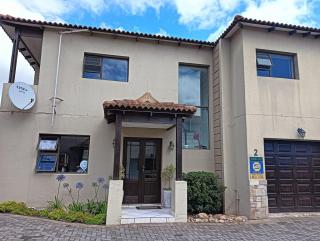 3 Bedroom home in Jbay Central, 800m from beach - Jeffreysbaai - 0