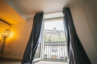 Face à la cité, Terrasse Et Climatisation - AE - 5