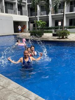 12 Minutes from Mall of Asia - Spacious Condo with Balcony & Hot Shower - Manila - 2