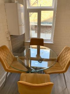 Supreme Apartment - Near Tube Stations & Free Parking - 4