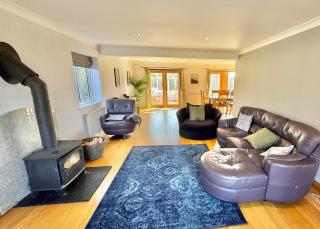 Stunning 7 Bedroom Escape Near New Forest and Beach - Large Garden - Serene Setting - Sleeps 14 - Sway - 4