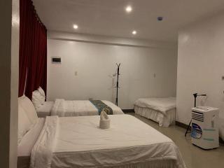 Palm Rise 2 x Amanzara Resort Family Room - 4